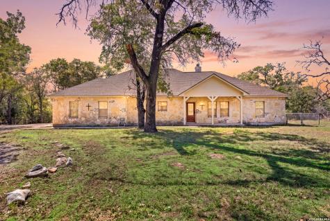 828 County Road 334 Stockdale TX 78160