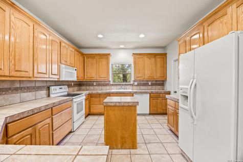 828 County Road 334 Stockdale TX 78160
