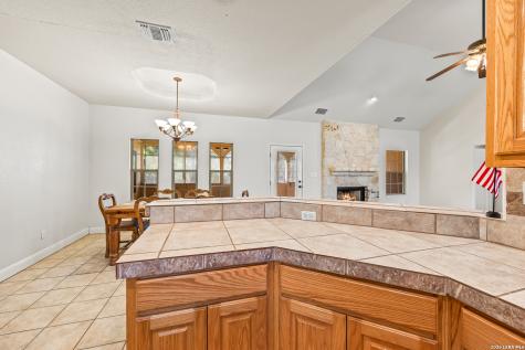 828 County Road 334 Stockdale TX 78160