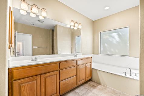 828 County Road 334 Stockdale TX 78160
