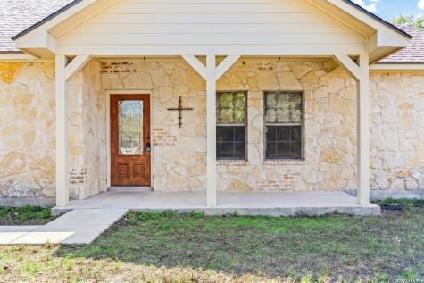 828 County Road 334 Stockdale TX 78160