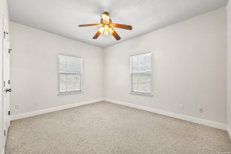 828 County Road 334 Stockdale TX 78160