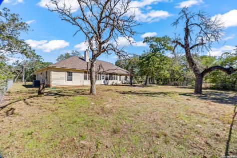 828 County Road 334 Stockdale TX 78160