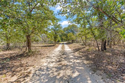 828 County Road 334 Stockdale TX 78160