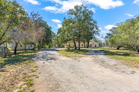 828 County Road 334 Stockdale TX 78160