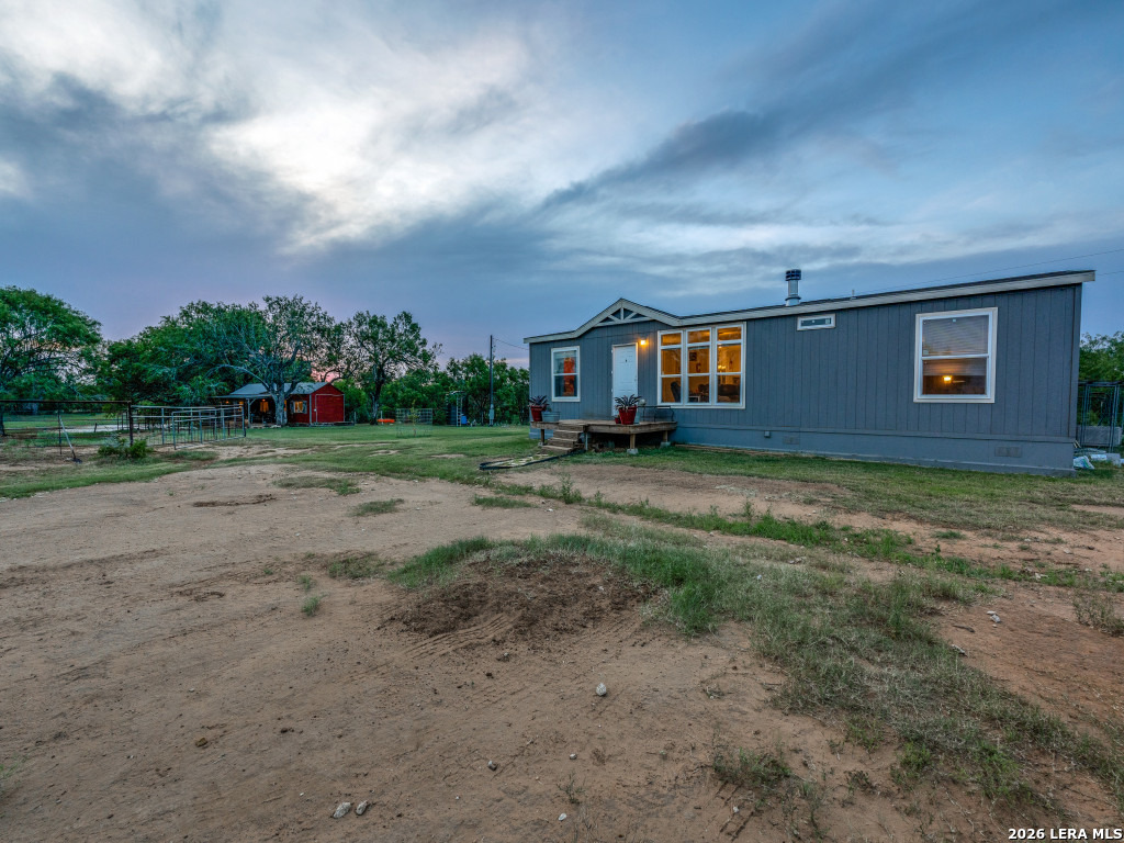 2831 County Road 430 Pleasanton TX 78064