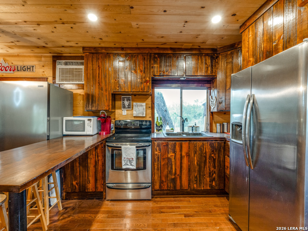2831 County Road 430 Pleasanton TX 78064
