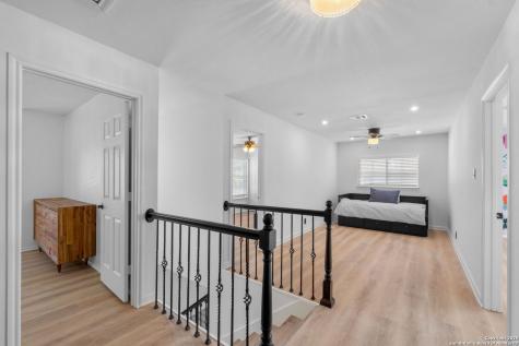 4210 Knollbluff San Antonio TX 78247