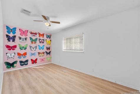 4210 Knollbluff San Antonio TX 78247