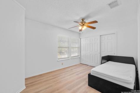 4210 Knollbluff San Antonio TX 78247