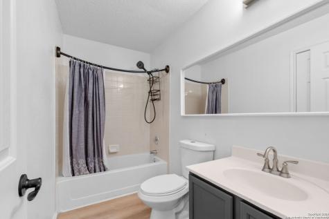 4210 Knollbluff San Antonio TX 78247