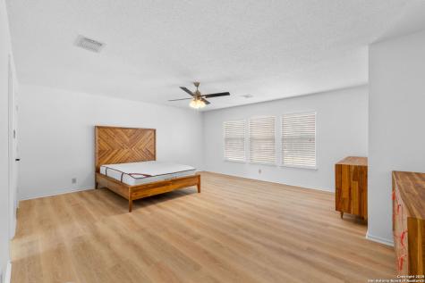 4210 Knollbluff San Antonio TX 78247