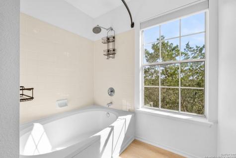 4210 Knollbluff San Antonio TX 78247