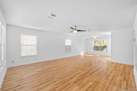 4210 Knollbluff San Antonio TX 78247