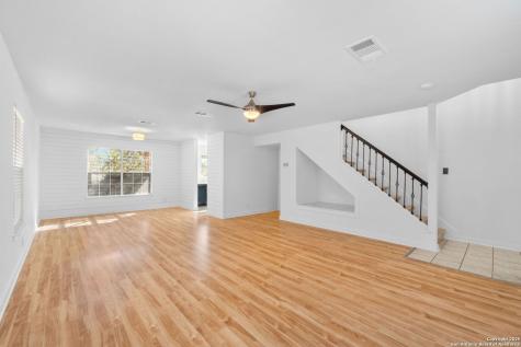 4210 Knollbluff San Antonio TX 78247
