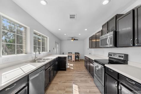 4210 Knollbluff San Antonio TX 78247