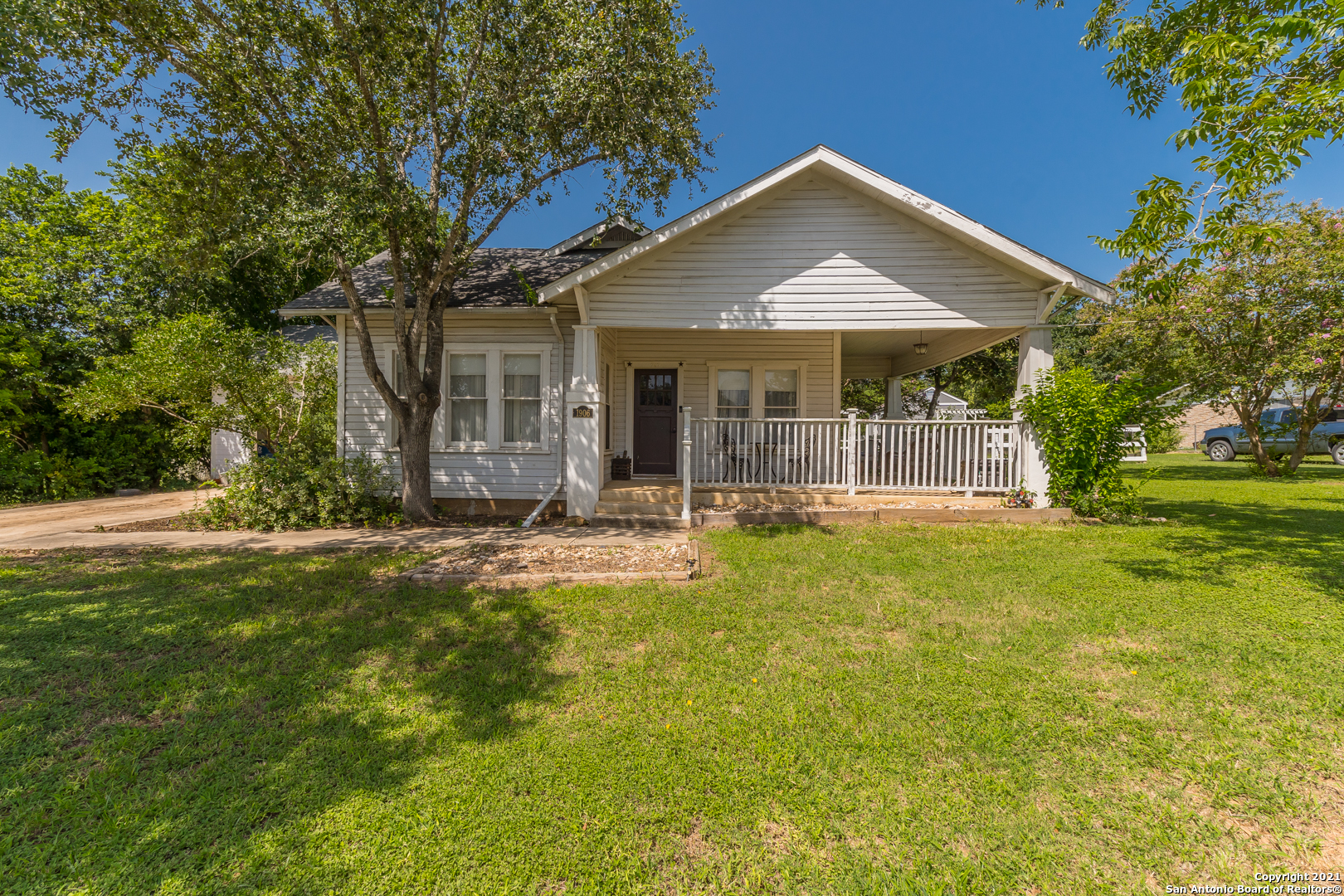 1906 3rd Street Floresville TX 78114