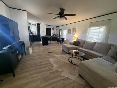 240 Creekside Floresville TX 78114