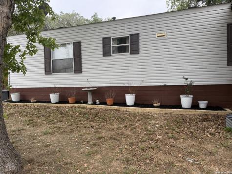 240 Creekside Floresville TX 78114