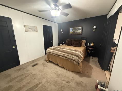 240 Creekside Floresville TX 78114