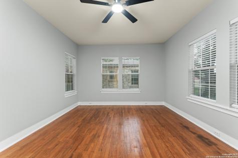 1806 W Mistletoe Avenue San Antonio TX 78201