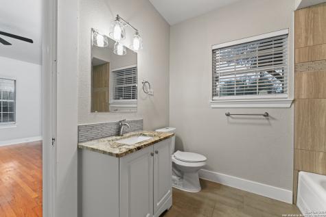 1806 W Mistletoe Avenue San Antonio TX 78201