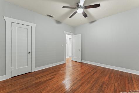 1806 W Mistletoe Avenue San Antonio TX 78201