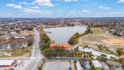 1806 W Mistletoe Avenue San Antonio TX 78201