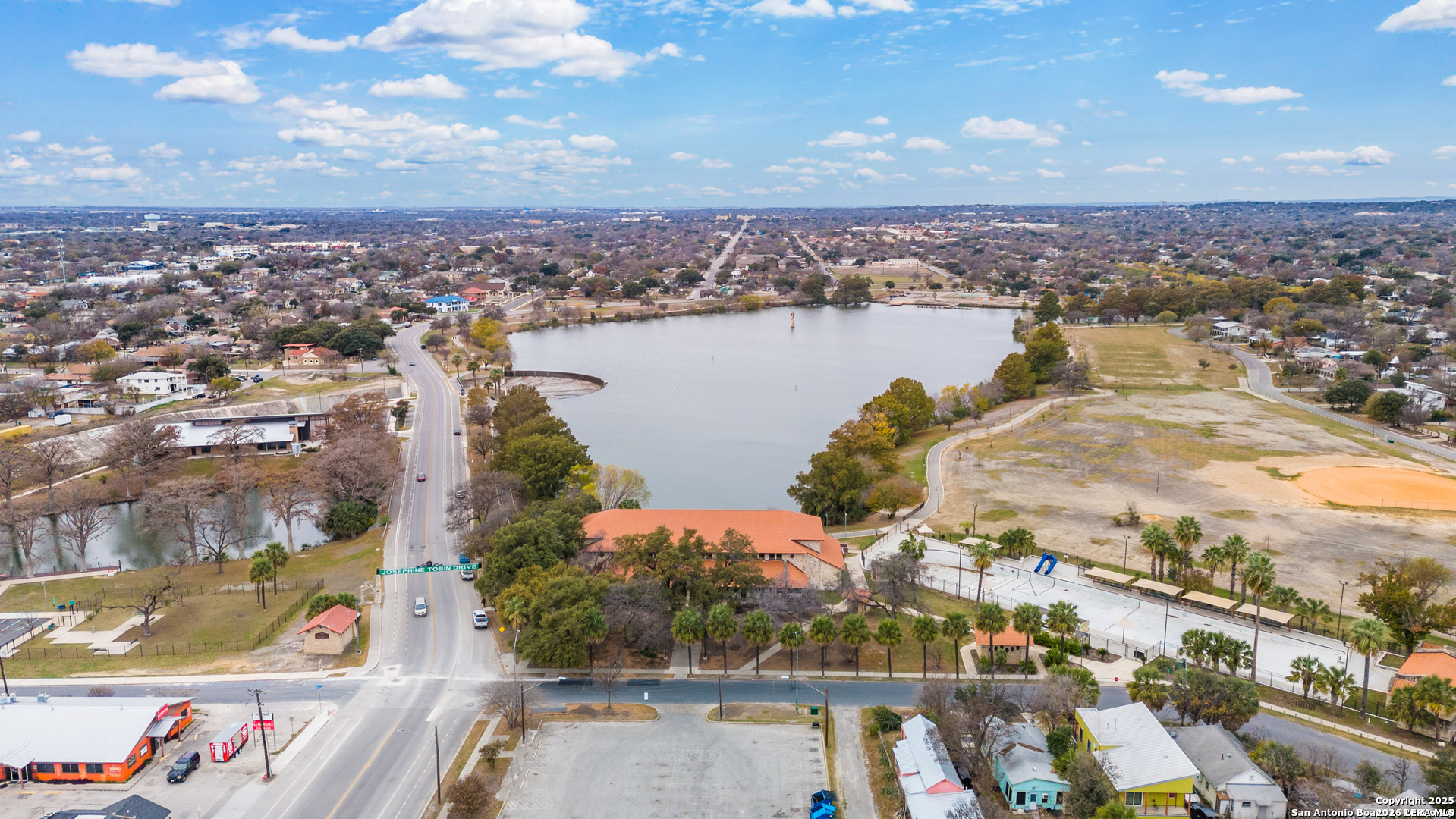 1806 W Mistletoe Avenue San Antonio TX 78201