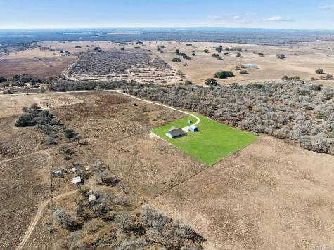 5476 County Road 427 Stockdale TX 78160