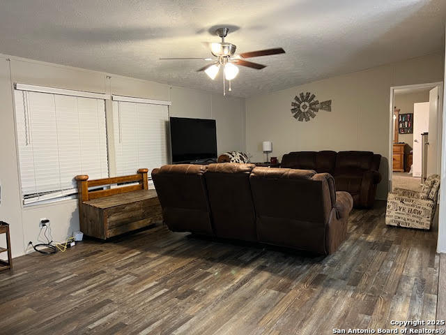 352 County Road 741 Yancey TX 78886