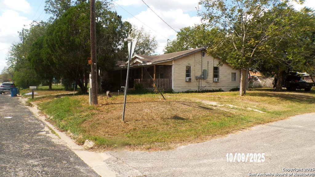 1000 W Clare Beeville TX 78102