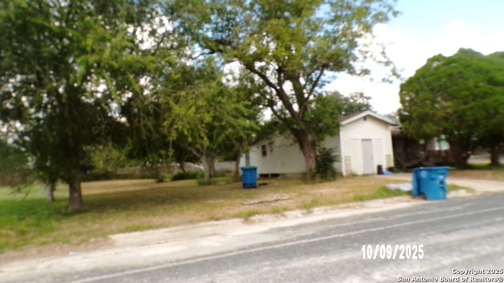 1000 W Clare Beeville TX 78102