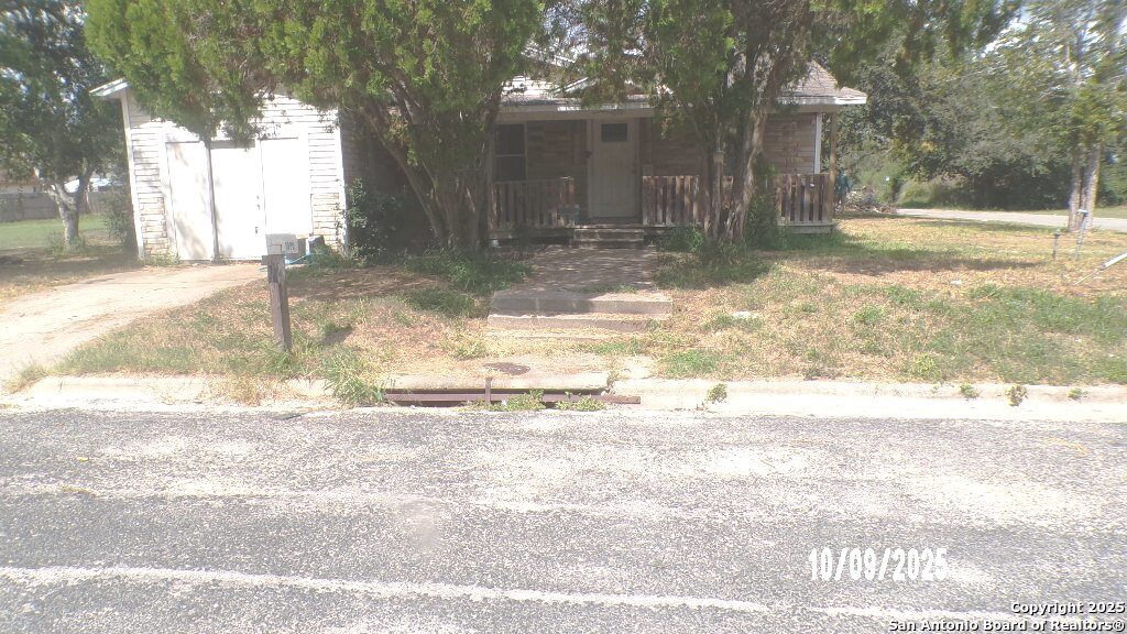 1000 W Clare Beeville TX 78102