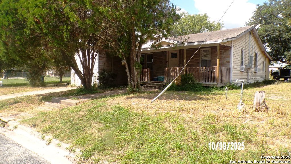 1000 W Clare Beeville TX 78102