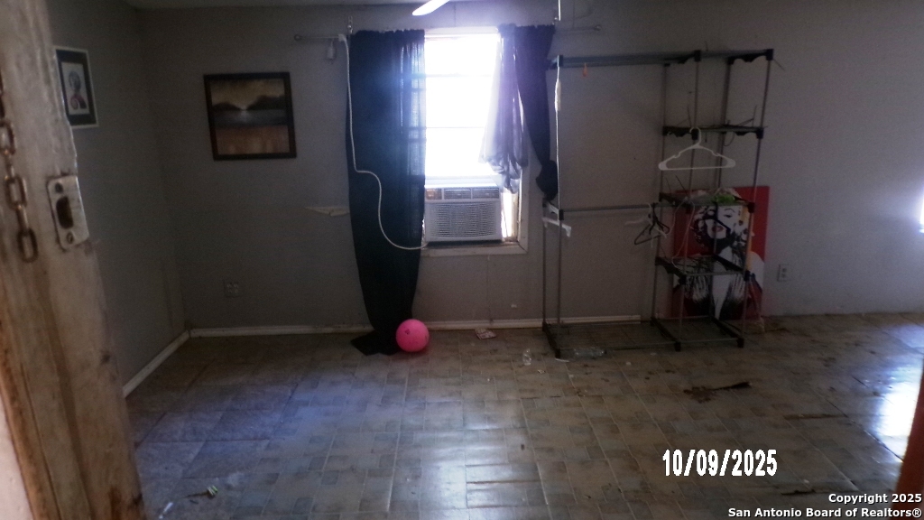 1000 W Clare Beeville TX 78102