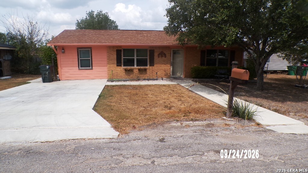 114 W Mesquite Street Karnes City TX 78118