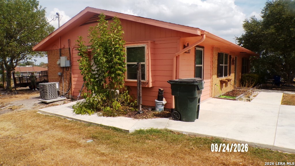 114 W Mesquite Street Karnes City TX 78118