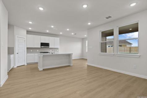 8114 Champion Creek San Antonio TX 78252