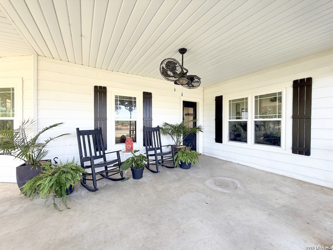 901 Zig Zag Avenue Devine TX 78016
