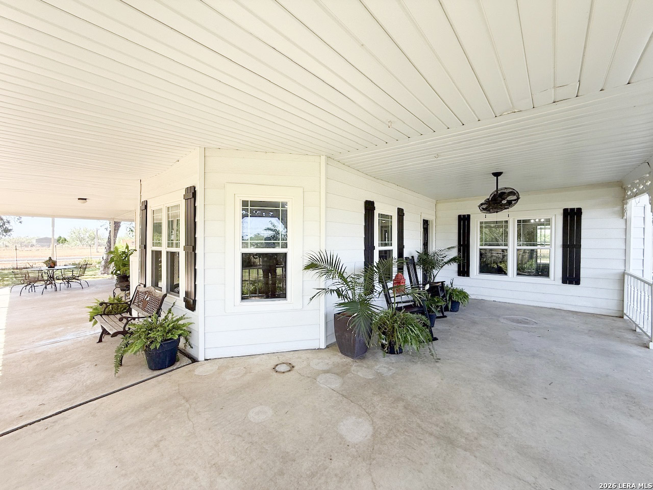 901 Zig Zag Avenue Devine TX 78016