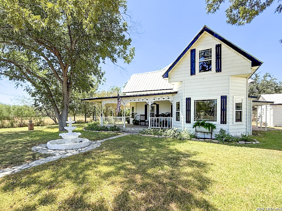 901 Zig Zag Avenue Devine TX 78016