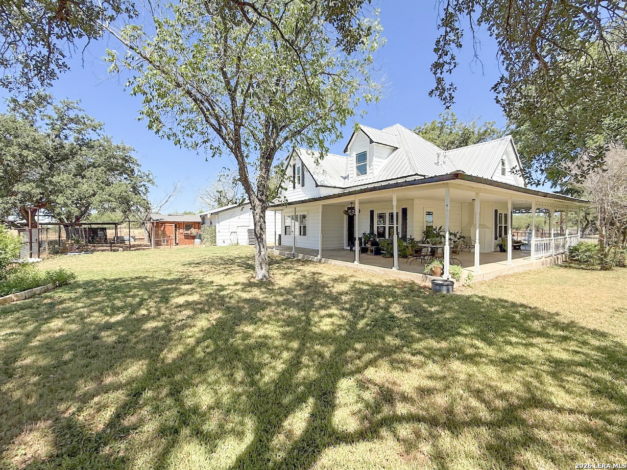 901 Zig Zag Avenue Devine TX 78016