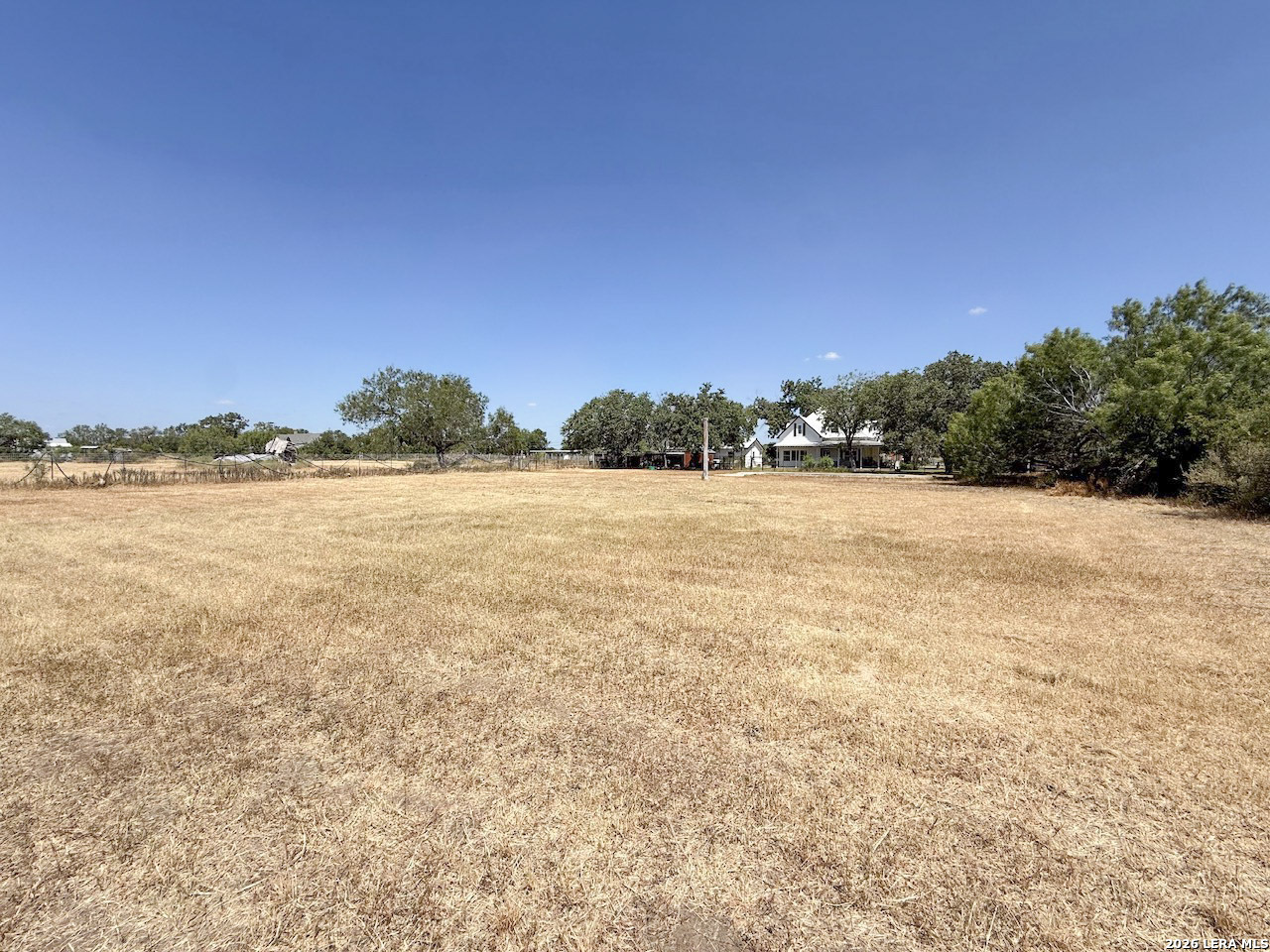 901 Zig Zag Avenue Devine TX 78016