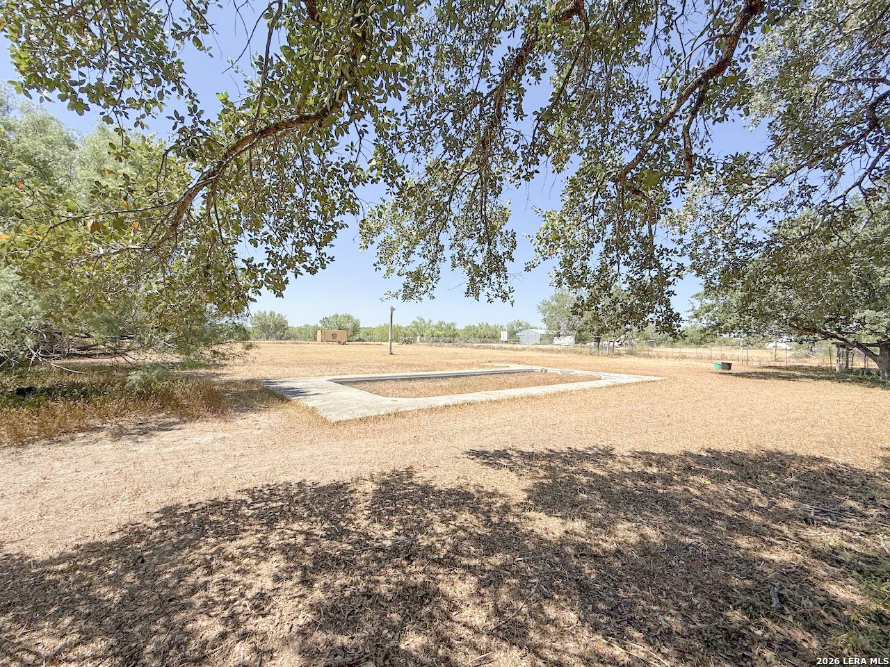 901 Zig Zag Avenue Devine TX 78016