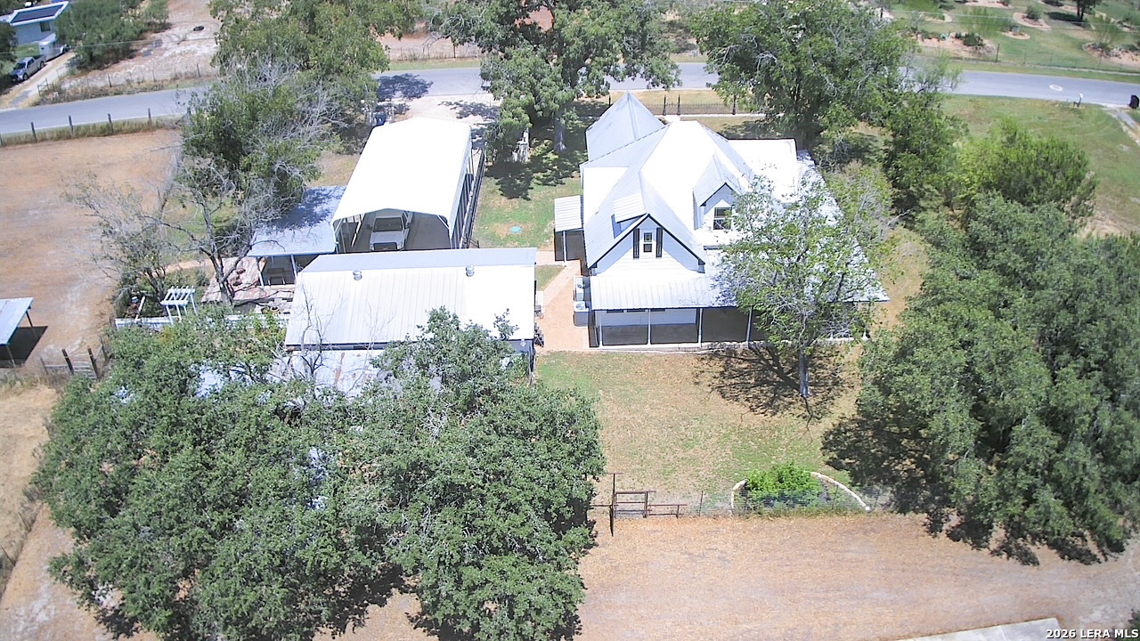 901 Zig Zag Avenue Devine TX 78016