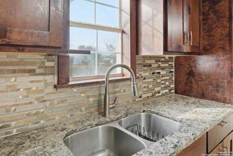 1037 County Road 7711 Devine TX 78016