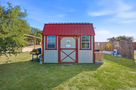 1037 County Road 7711 Devine TX 78016