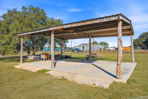 1037 County Road 7711 Devine TX 78016