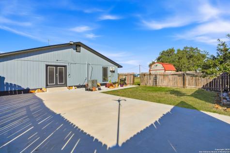 1037 County Road 7711 Devine TX 78016